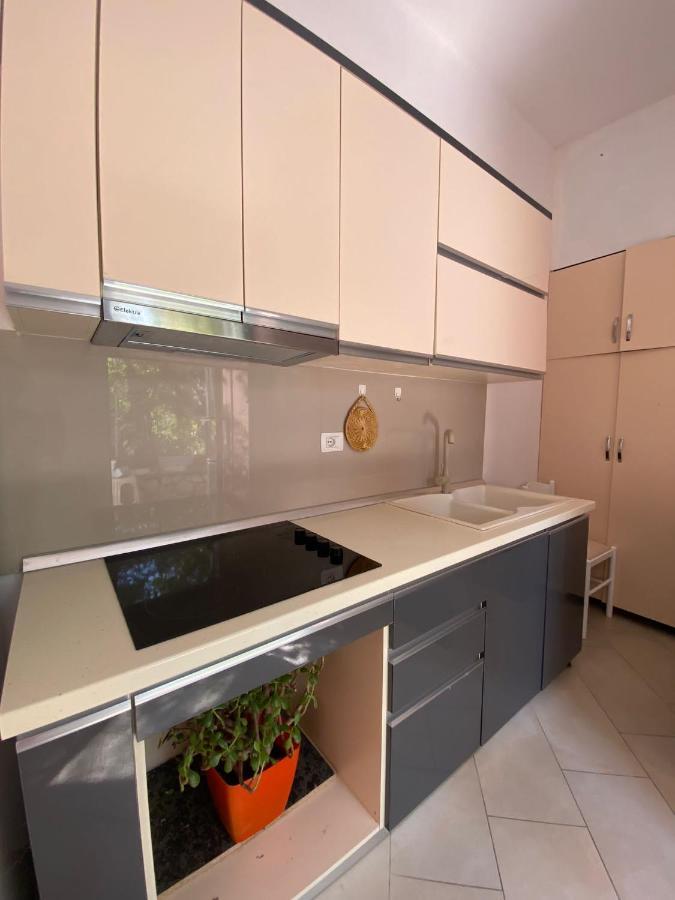 Eri Apartament Himare Exteriör bild