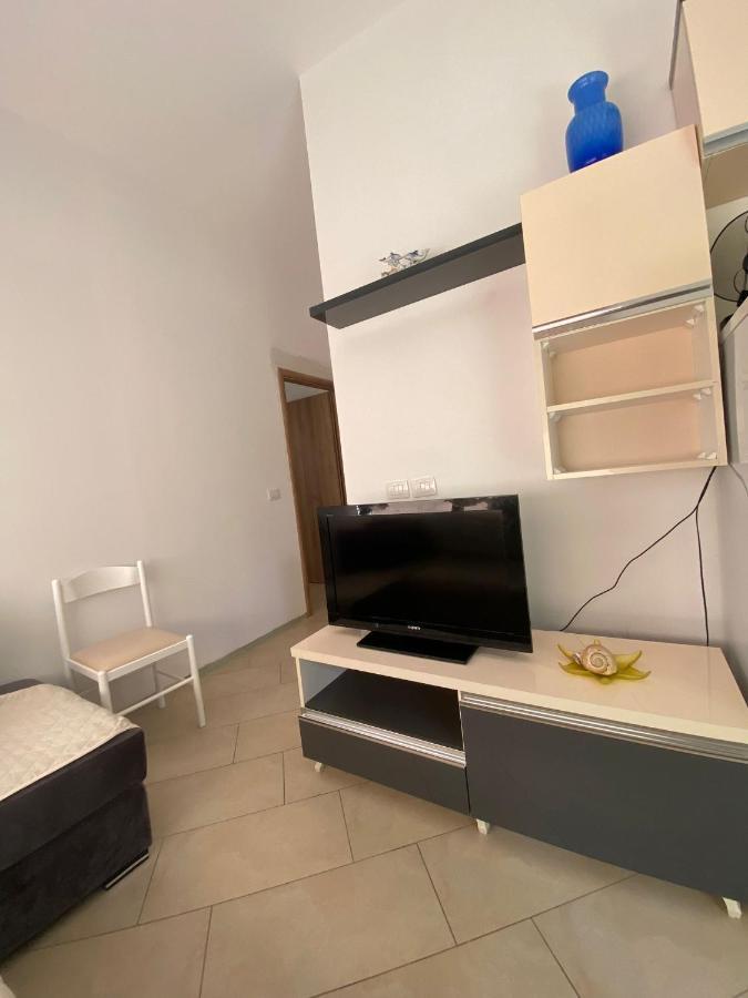 Eri Apartament Himare Exteriör bild