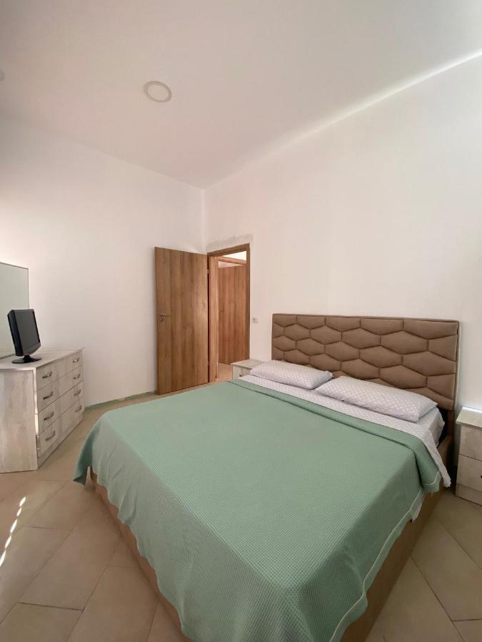 Eri Apartament Himare Exteriör bild